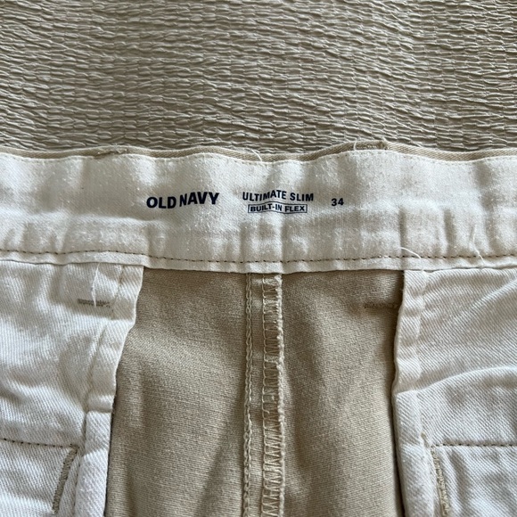 Old Navy Ultimate Slim Built-in-Flex Mens Shorts | 34 | White | Good condition - Picture 3 of 4